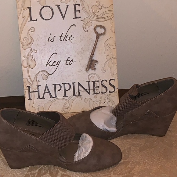 Shoes-3 inches high - Picture 1 of 2